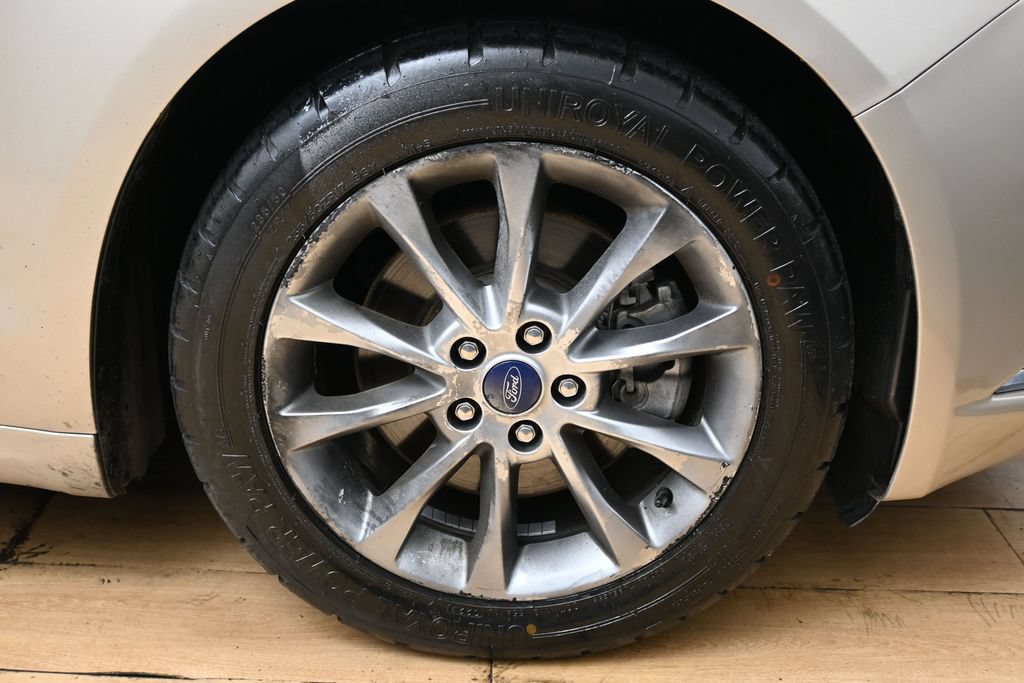 Used 2018 Ford Fusion Energi Titanium FWD image 11