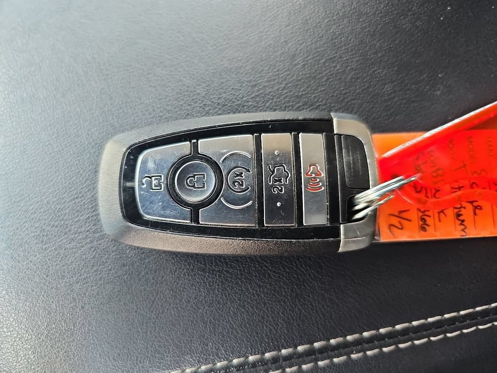 Used 2019 Ford Edge Titanium AWD/4WD image 34