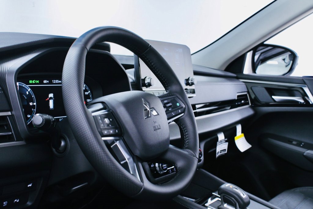 New 2025 Mitsubishi Outlander SE image 7