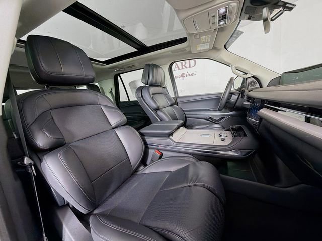 New 2025 Lincoln Navigator Reserve image 32
