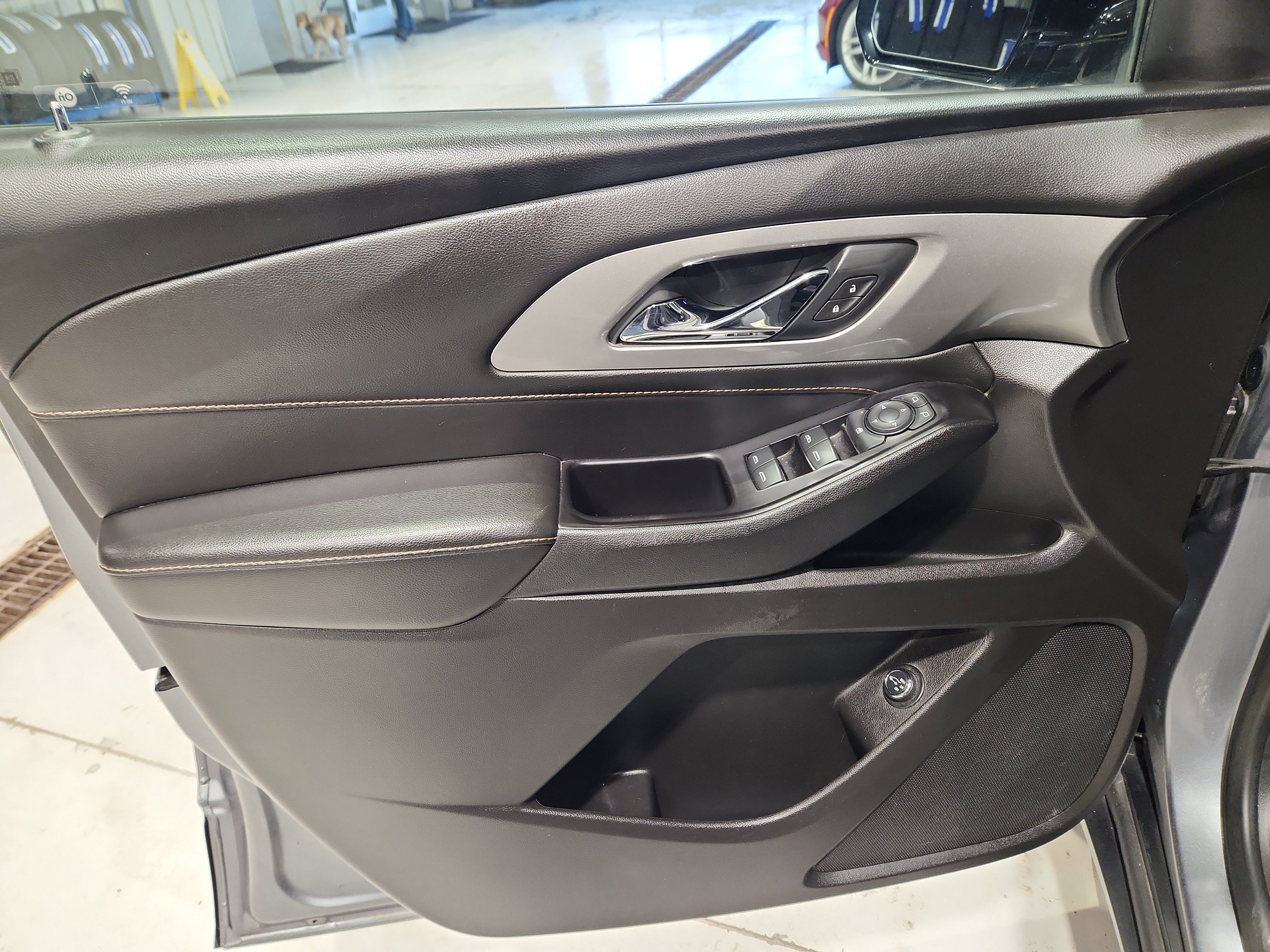 Used 2020 Chevrolet Traverse LT w/ LPO, Floor Liner Package image 14