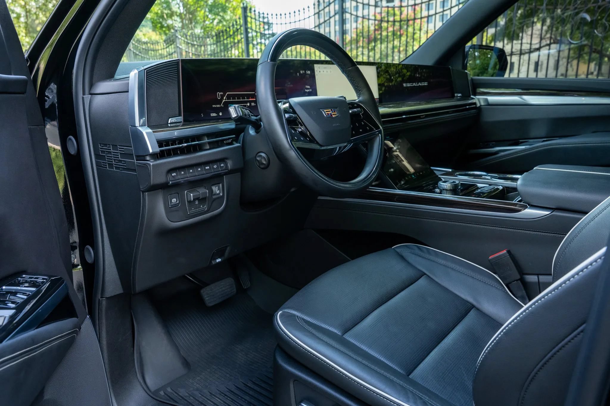 Used 2026 Cadillac Escalade Luxury w/ Touring Package AWD/4WD image 10