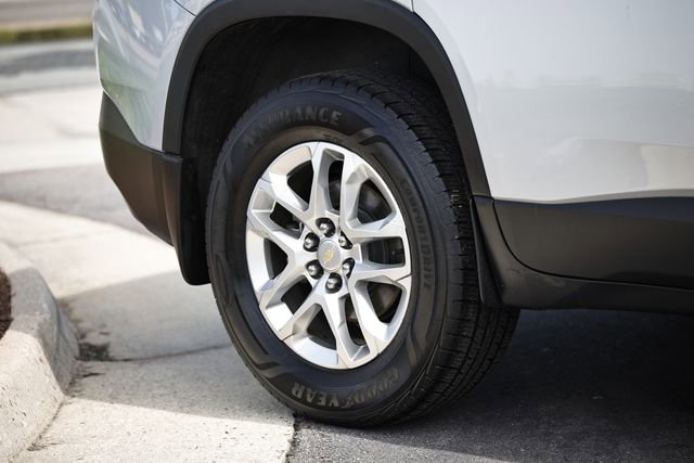 Used 2020 Chevrolet Traverse LT w/ Driver Confidence II Package image 11