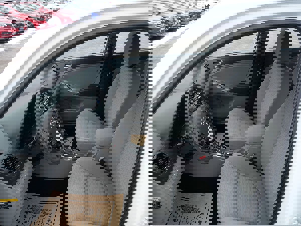 Used 2016 Hyundai Accent SE w/ Option Group 02 image 10