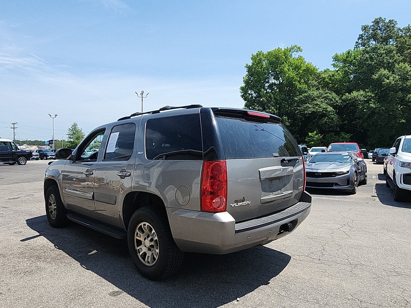 Used 2007 GMC Yukon SLT w/ SLT Preferred Equipment Group RWD image 3