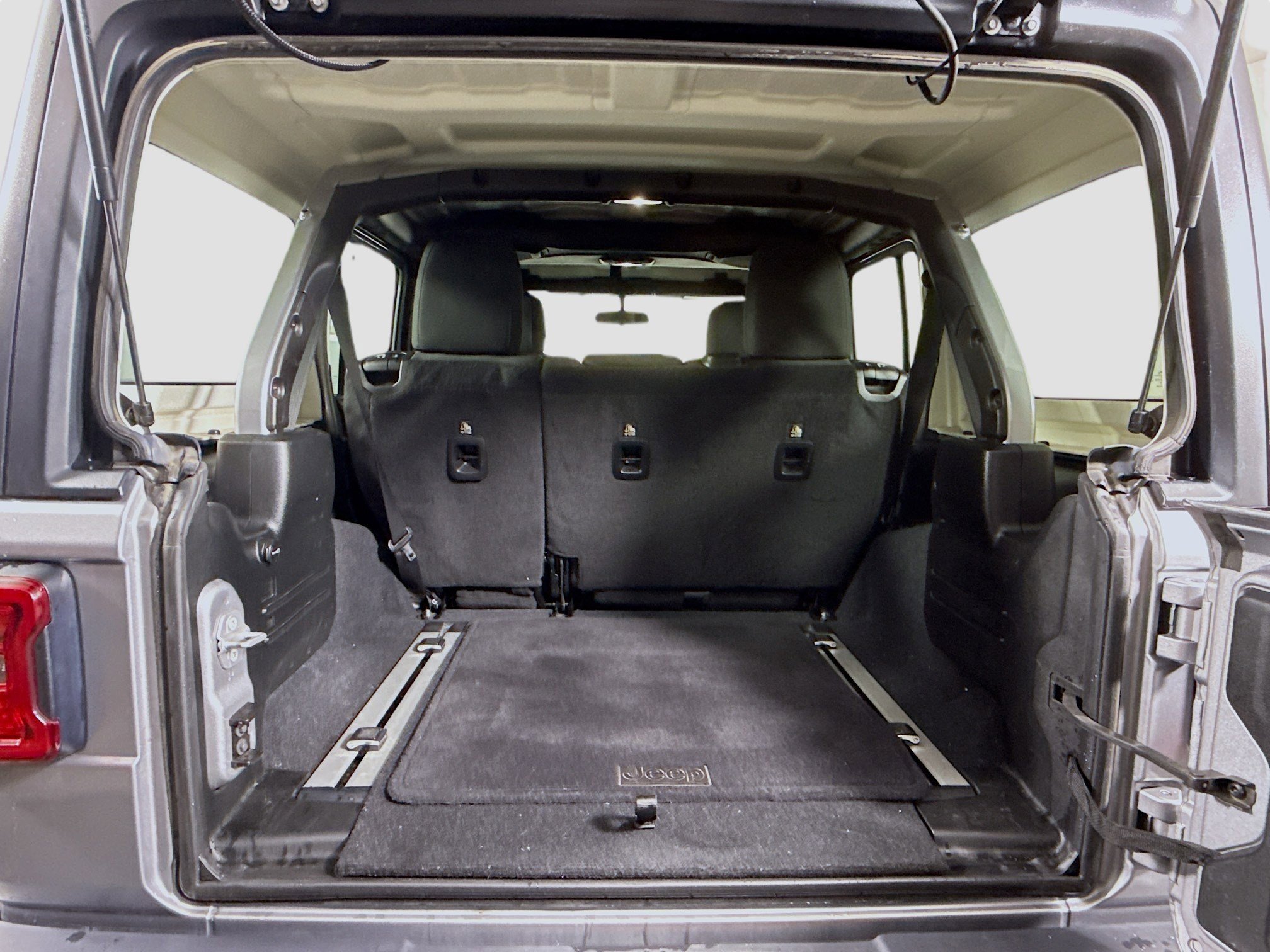 Used 2018 Jeep Wrangler Unlimited Sport S image 35