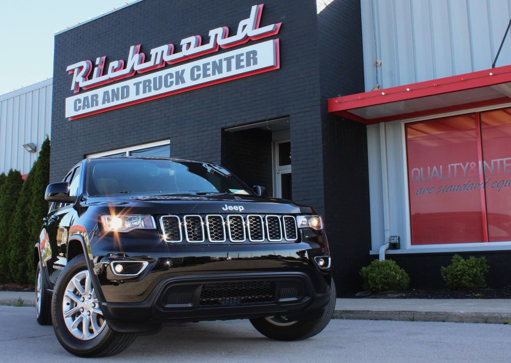 Used 2022 Jeep Grand Cherokee Laredo E AWD/4WD image 1