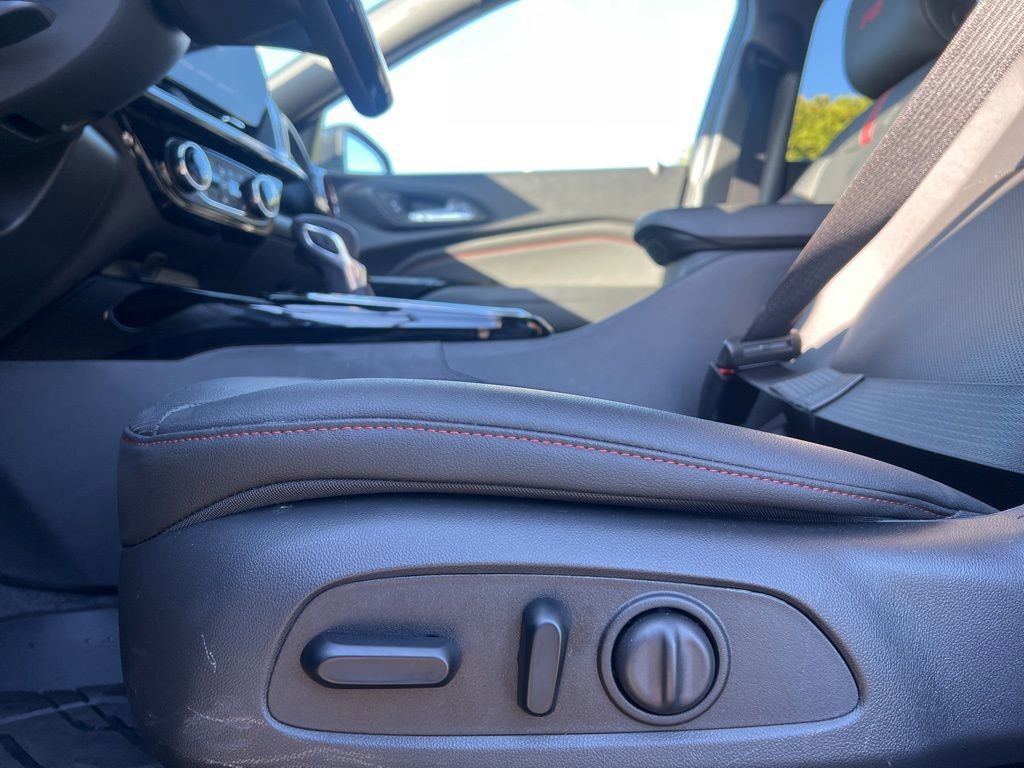 Used 2025 Chevrolet Trax RS w/ Driver Confidence Package image 12