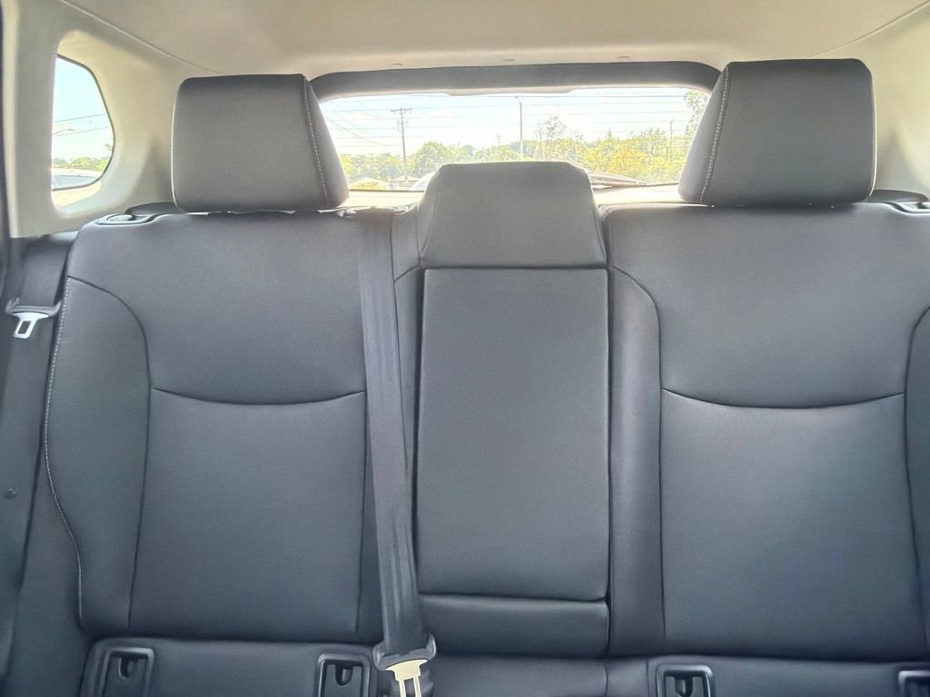 Used 2025 Toyota Corolla Cross XLE FWD image 37