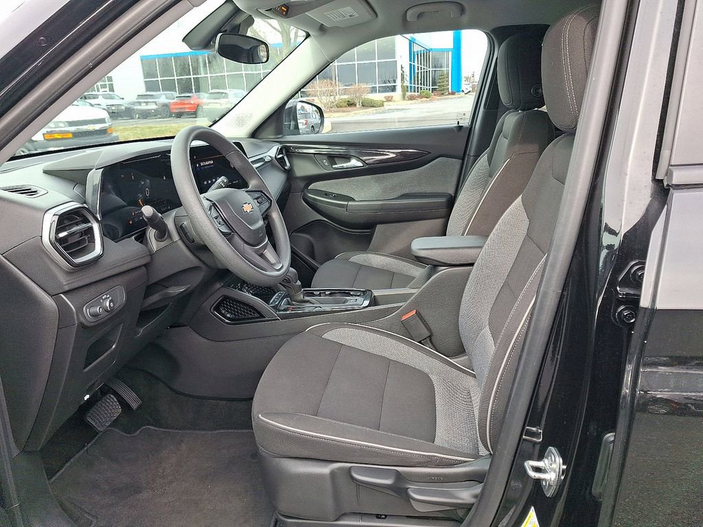 Used 2025 Chevrolet TrailBlazer LT image 16