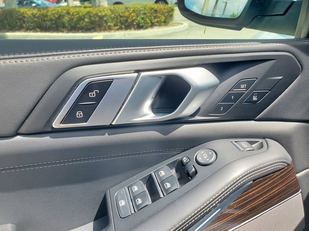 Used 2025 BMW X5 xDrive50e image 22