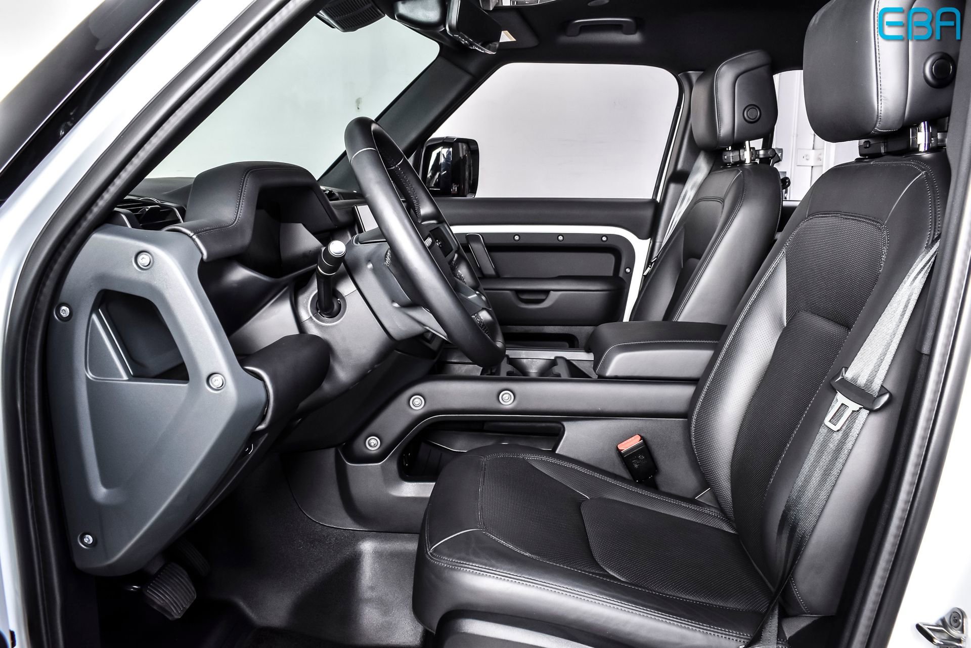 Used 2025 Land Rover Defender 130 X-Dynamic SE image 16