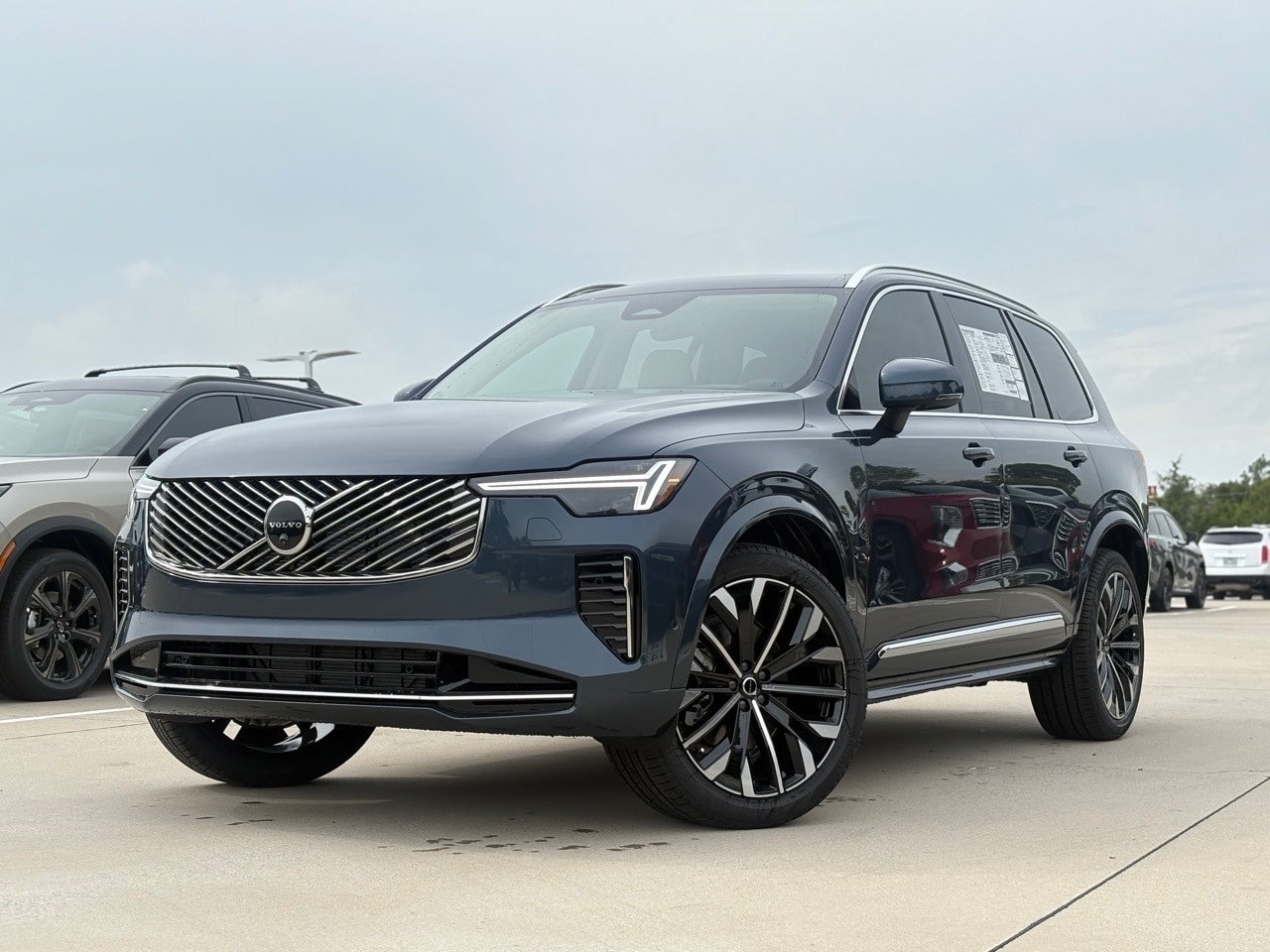 New 2026 Volvo XC90 B6 Ultra w/ Lounge Package AWD/4WD image 2
