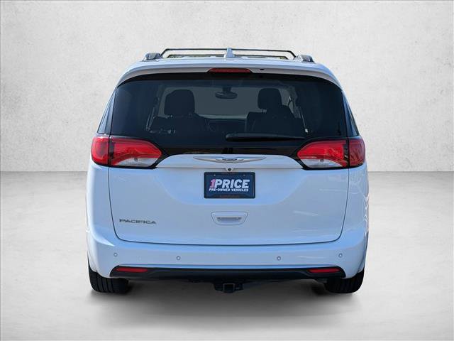 Used 2017 Chrysler Pacifica Touring-L image 8
