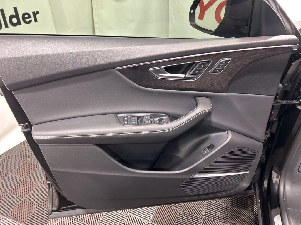 Used 2023 Audi Q8 Prestige w/ Prestige Package image 22