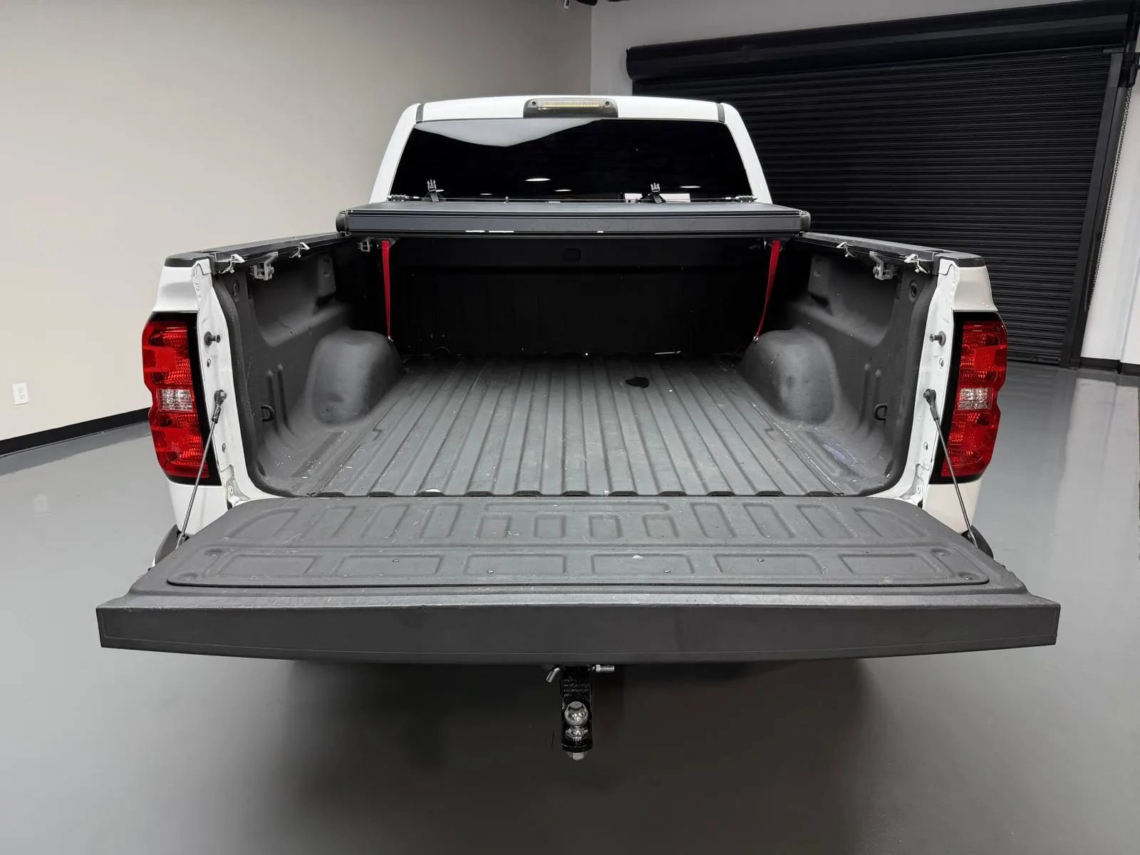 Used 2018 Chevrolet Silverado 1500 Custom w/ Custom Value Package RWD image 12