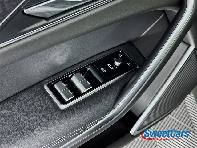 Used 2025 Jaguar F-PACE R-Dynamic S image 39