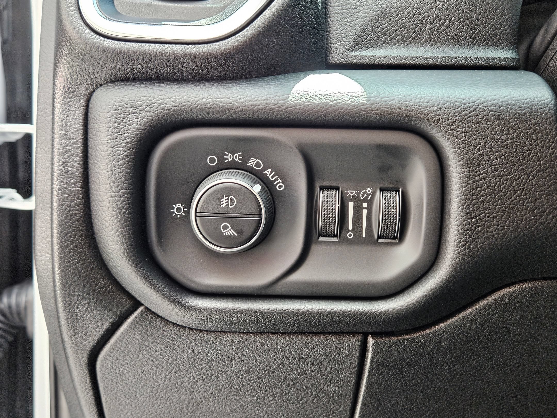 New 2026 RAM 2500 Laramie w/ Night Edition AWD/4WD image 18