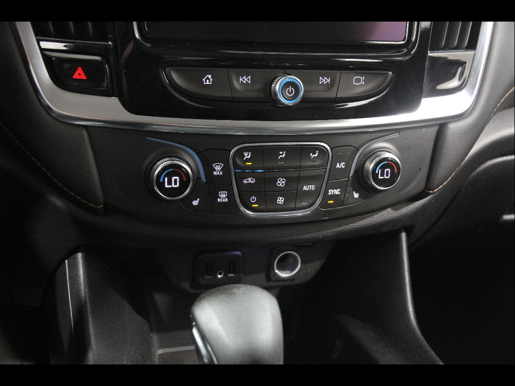 Used 2021 Chevrolet Traverse LT image 13