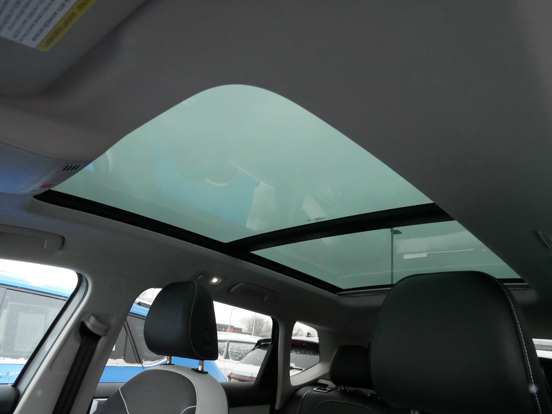 Certified 2025 Volkswagen Taos SE image 31