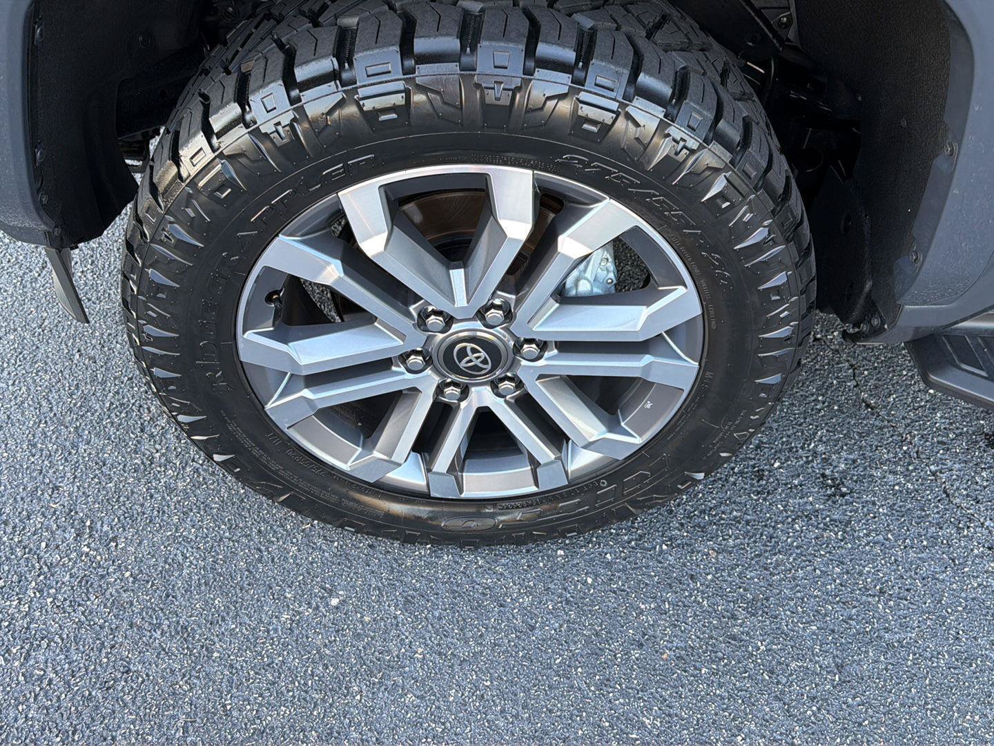 Used 2025 Toyota 4Runner Limited AWD/4WD image 38