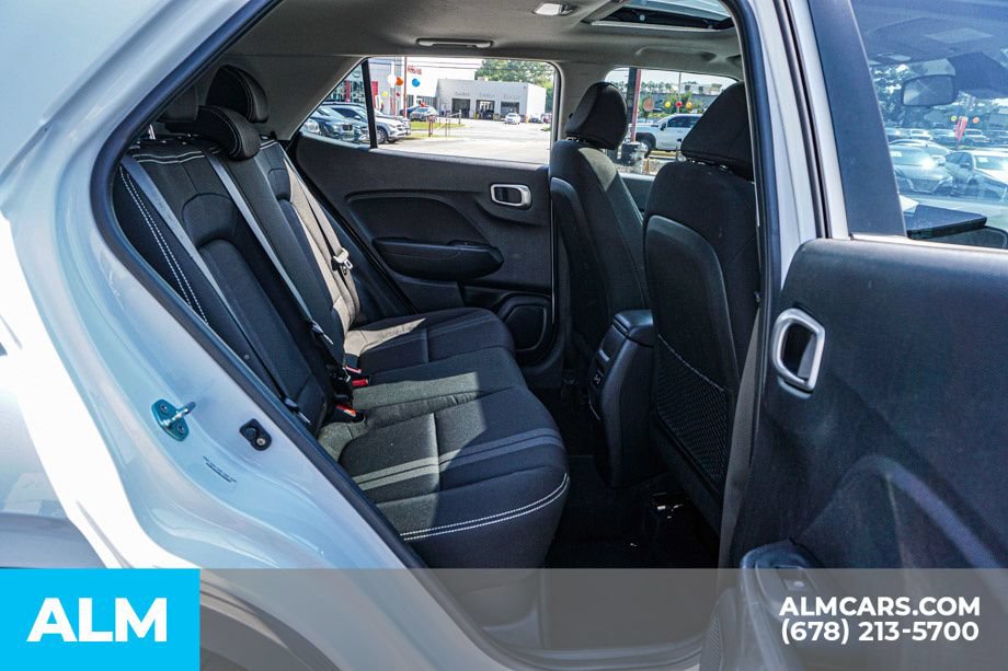 Used 2025 Hyundai Venue SEL FWD image 21