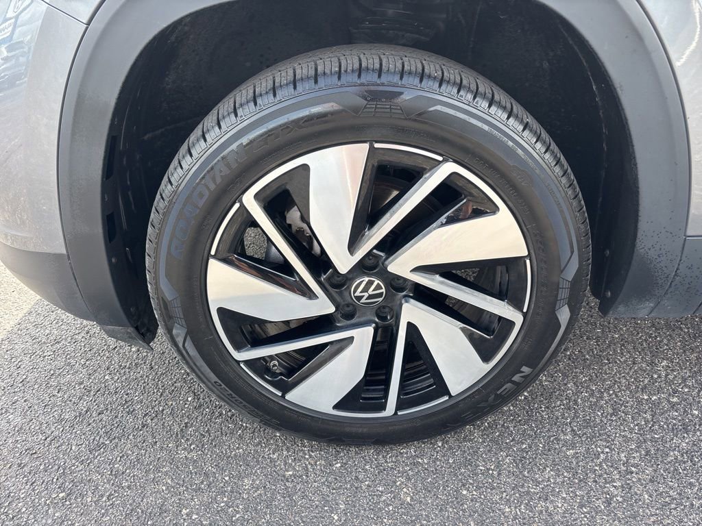 Used 2025 Volkswagen Atlas SE AWD/4WD image 12
