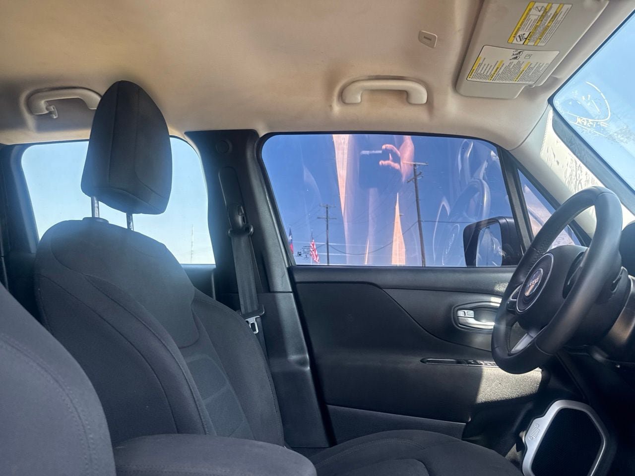 Used 2019 Jeep Renegade Latitude FWD image 25