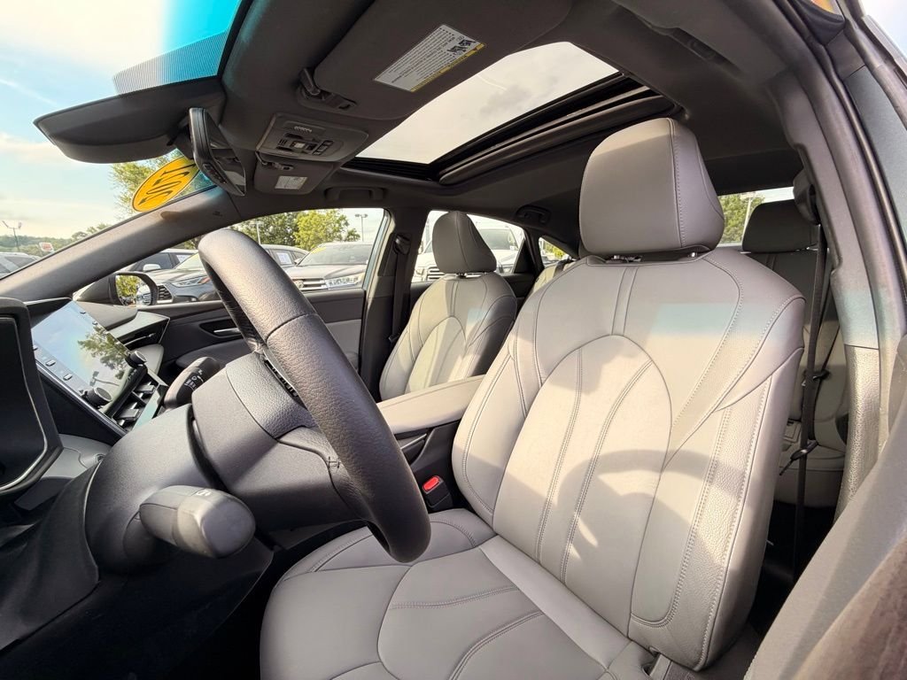 Used 2021 Toyota Avalon XLE w/ Moonroof Package FWD image 21