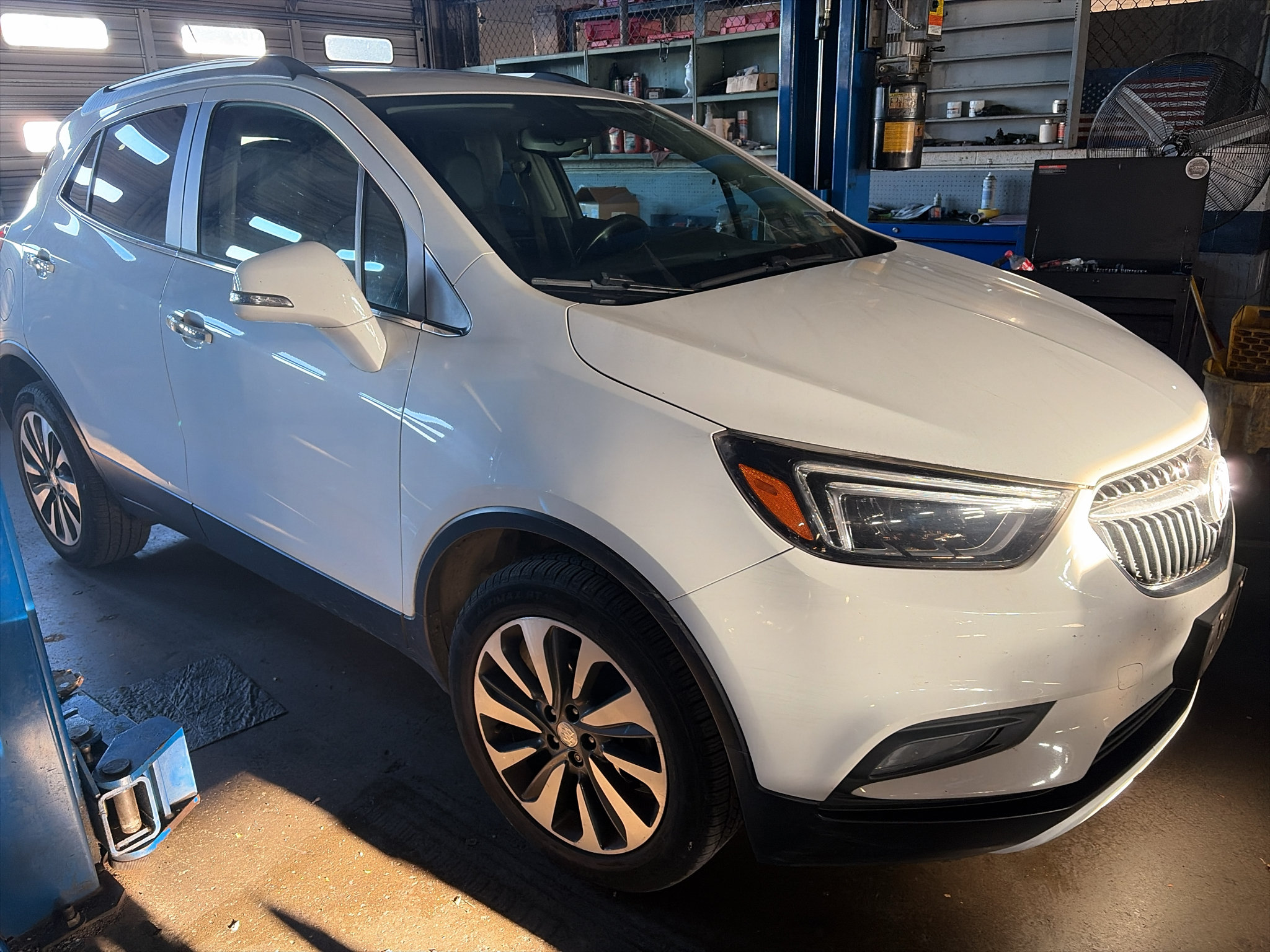 Used 2017 Buick Encore Essence AWD/4WD image 2