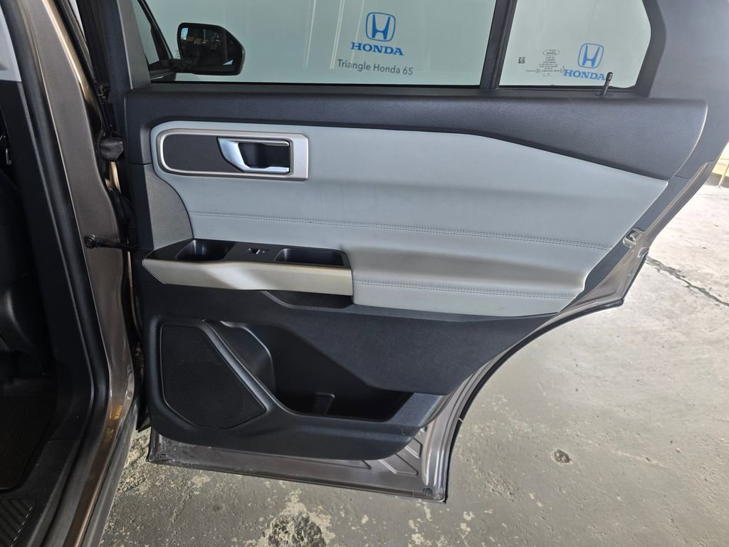 Used 2021 Ford Explorer XLT image 26