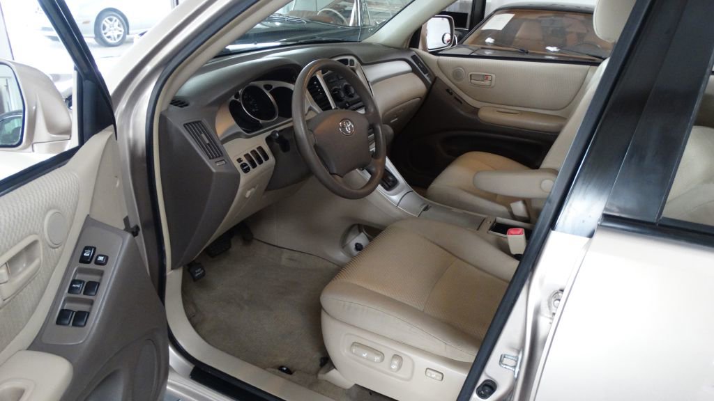 Used 2005 Toyota Highlander 2WD image 9