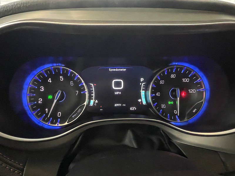 Used 2025 Chrysler Pacifica Pinnacle FWD image 25
