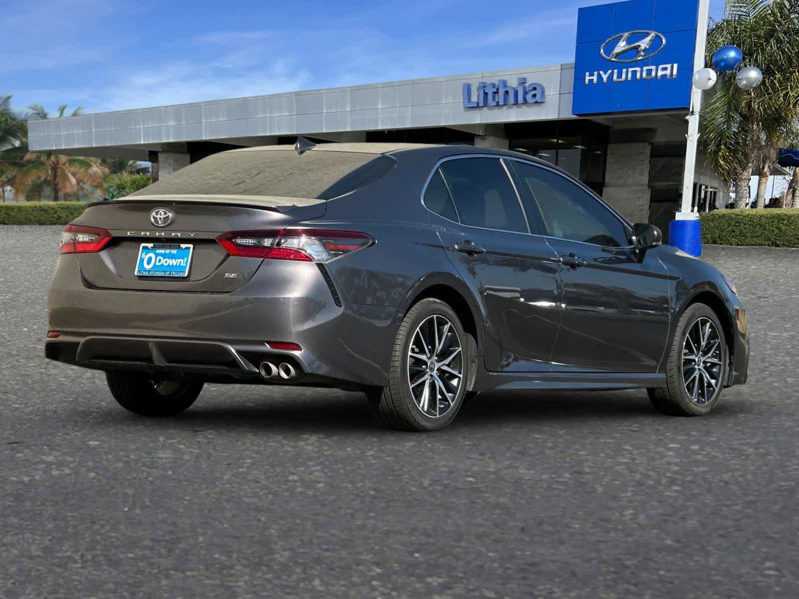 Used 2023 Toyota Camry SE FWD image 3