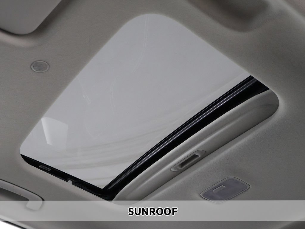 Certified 2024 Hyundai Venue SEL FWD image 3