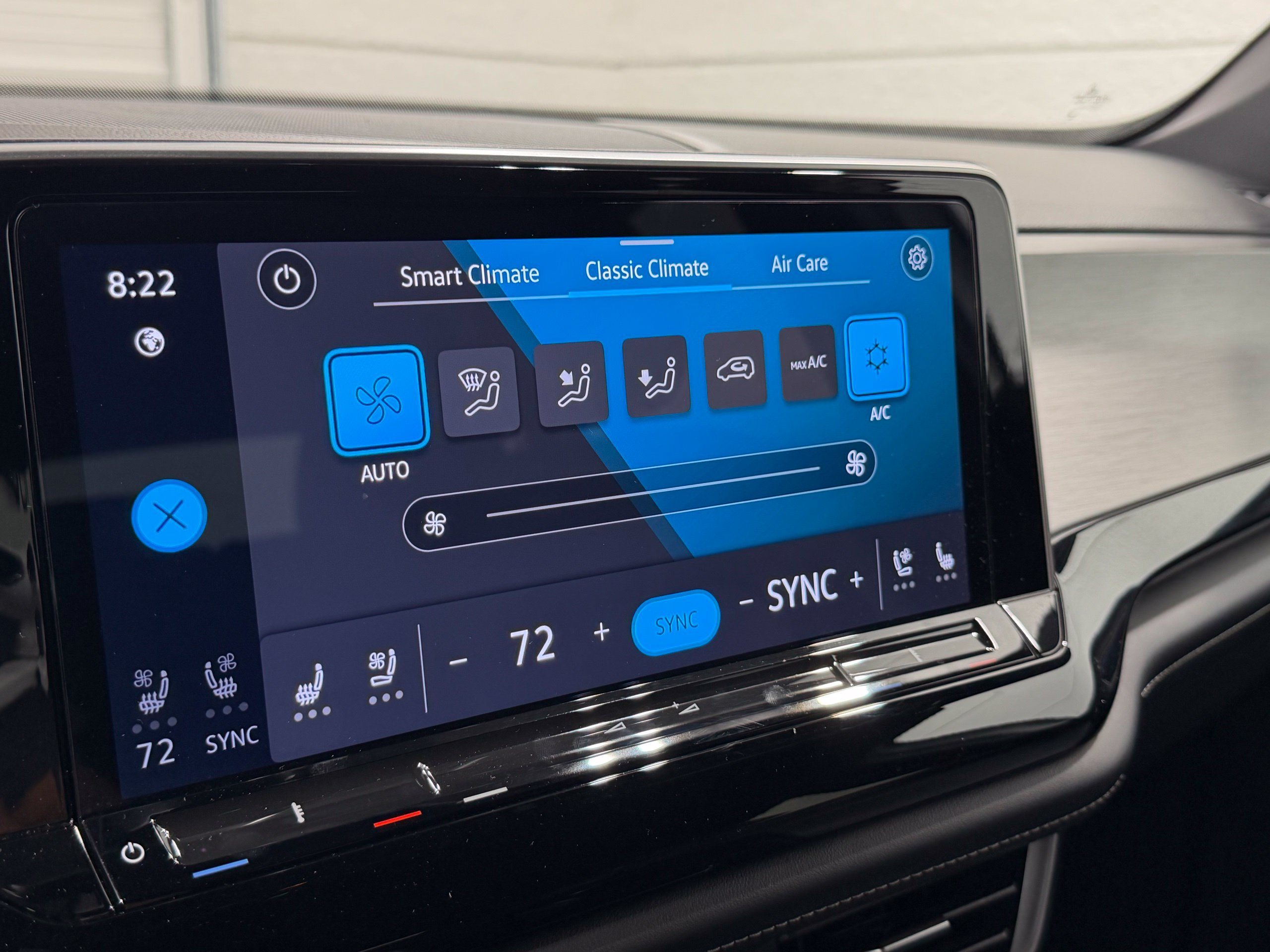 Certified 2024 Volkswagen Atlas Cross Sport SE FWD image 42