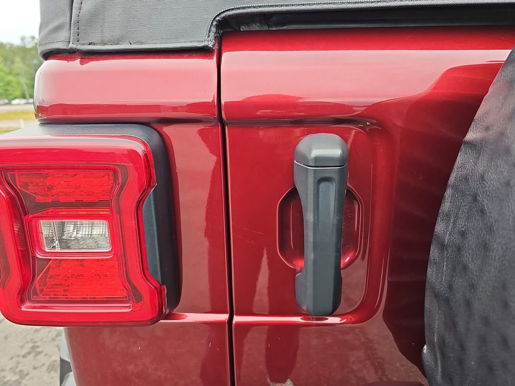 Used 2021 Jeep Wrangler Sport AWD/4WD image 19