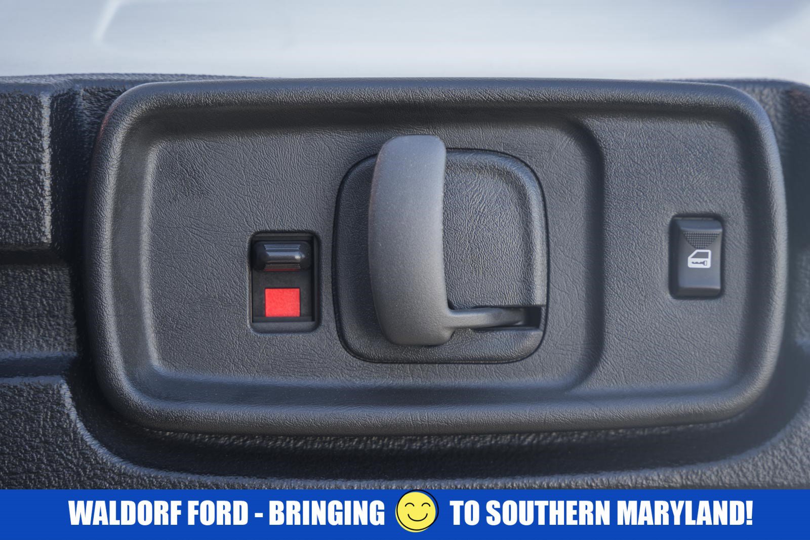 Used 2025 Chevrolet Express 2500 Extended w/ Communications Package image 11