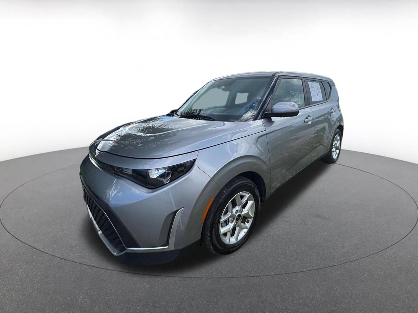 Used 2025 Kia Soul LX w/ LX Technology Package FWD image 4