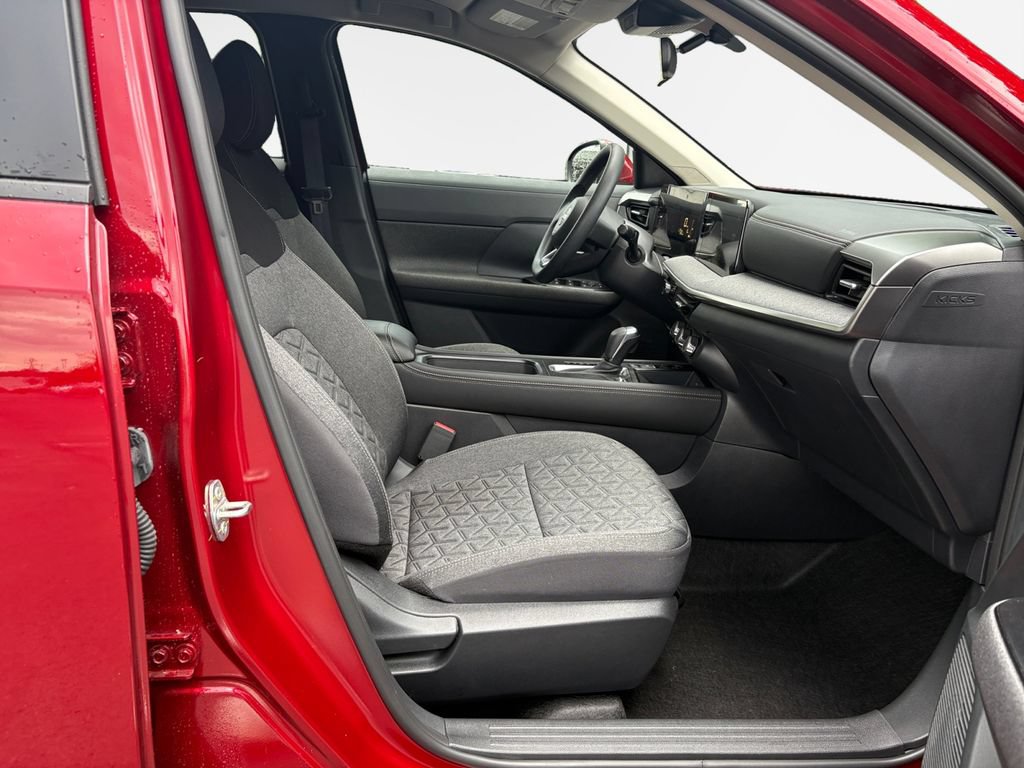 Used 2025 Nissan Kicks SV AWD/4WD image 26