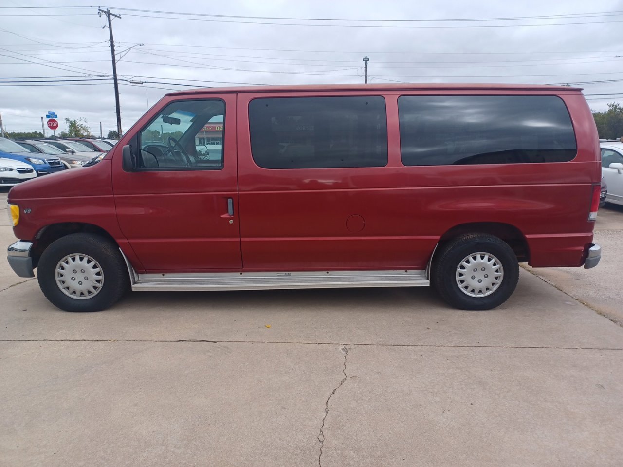 Used 1999 Ford E-150 and Econoline 150 Wagon RWD image 10