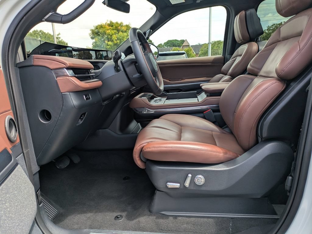 Used 2025 Lincoln Navigator Reserve AWD/4WD image 26