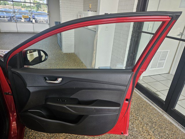 Used 2020 Hyundai Accent SE FWD image 13