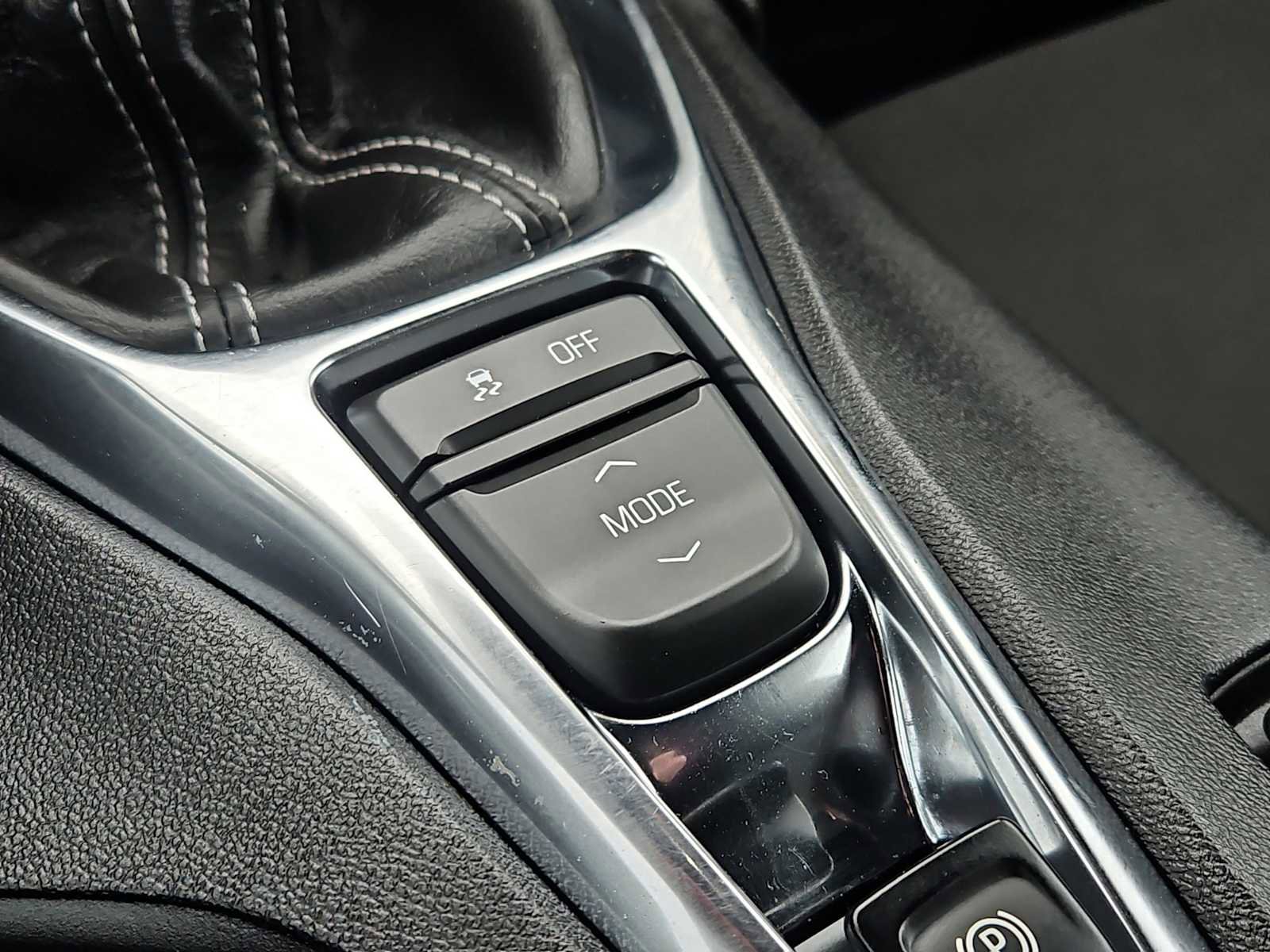 Certified 2021 Chevrolet Camaro LT w/ RS Package image 16