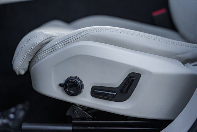 New 2026 Volvo XC60 T8 Ultra w/ Protection Package Premier image 35