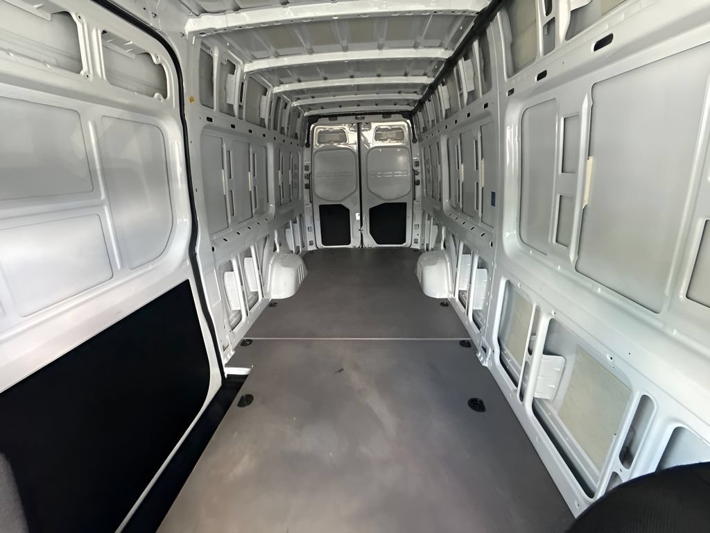 Used 2025 Mercedes-Benz Sprinter 2500 image 10
