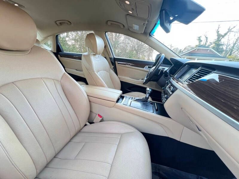 Used 2018 Genesis G80 3.8 RWD image 16