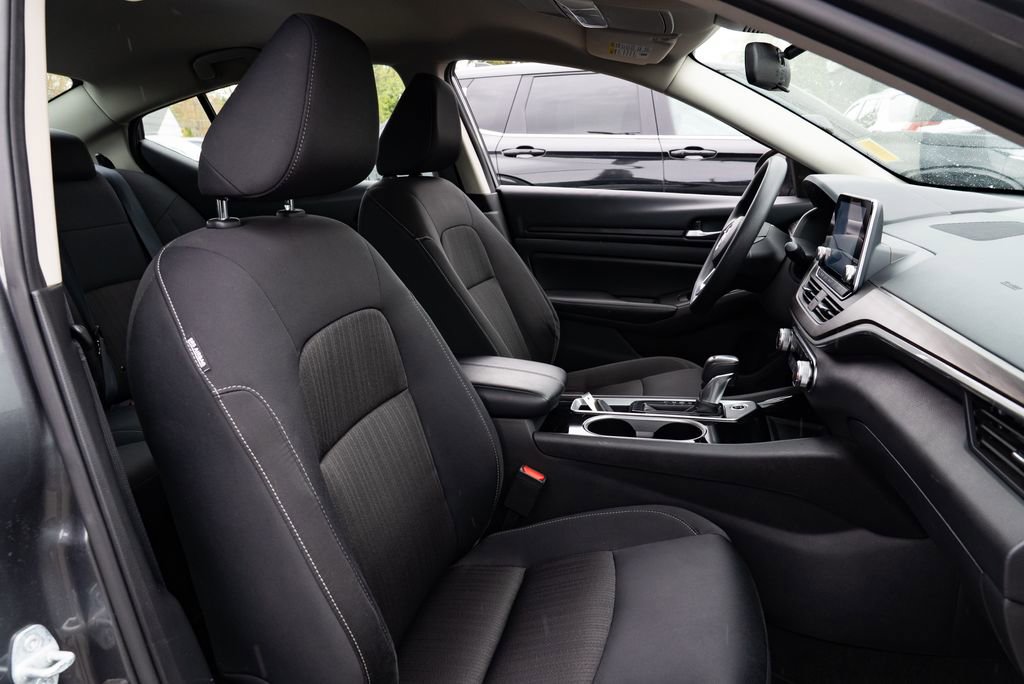 Used 2024 Nissan Altima 2.5 SV FWD image 24