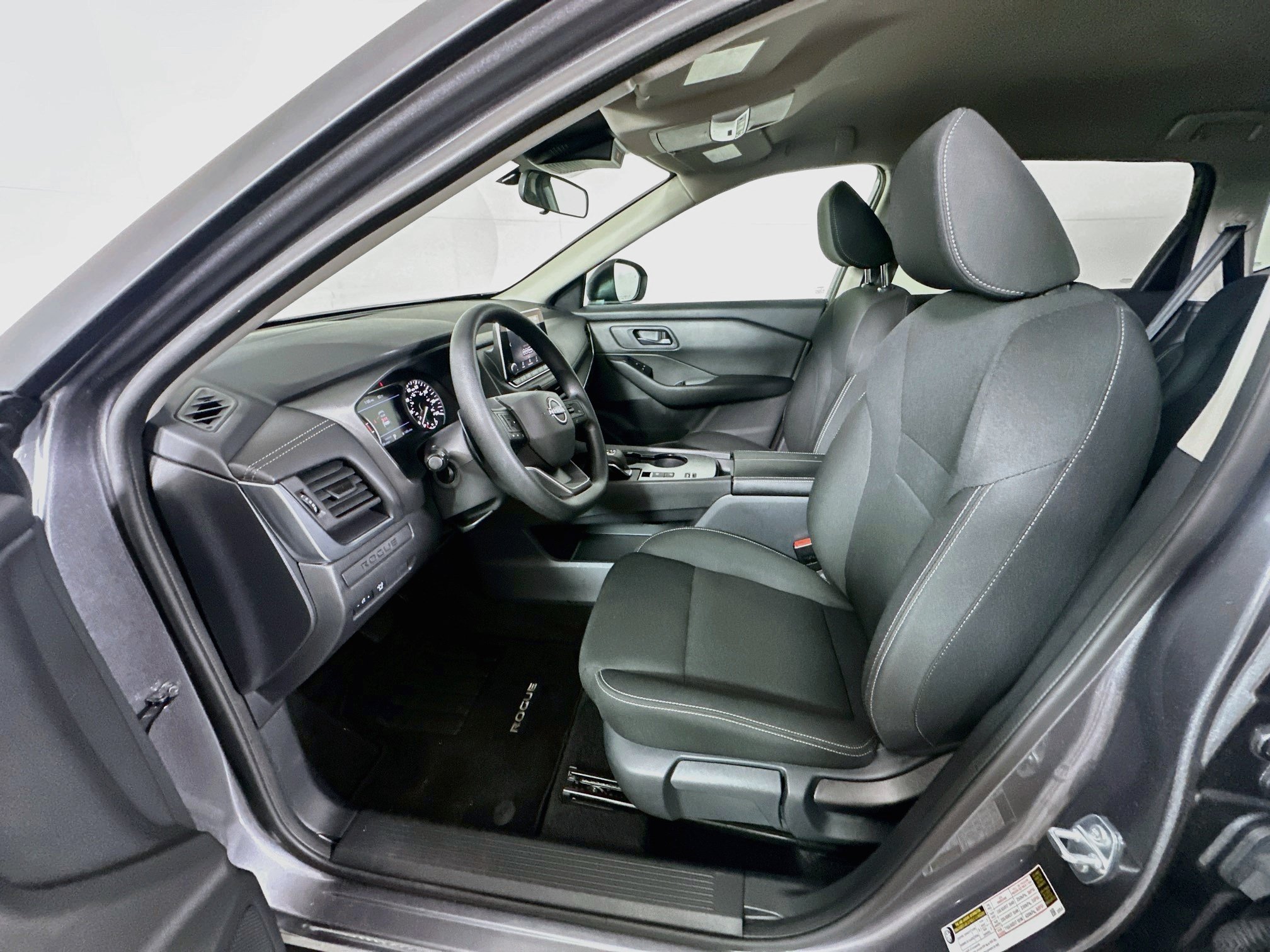 Used 2025 Nissan Rogue S FWD image 13