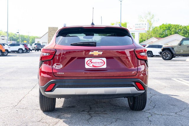 Used 2025 Chevrolet Trax LT FWD image 4